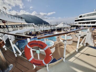 Norwegian Jewel Pool Deck