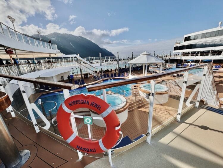 Norwegian Jewel Pool Deck