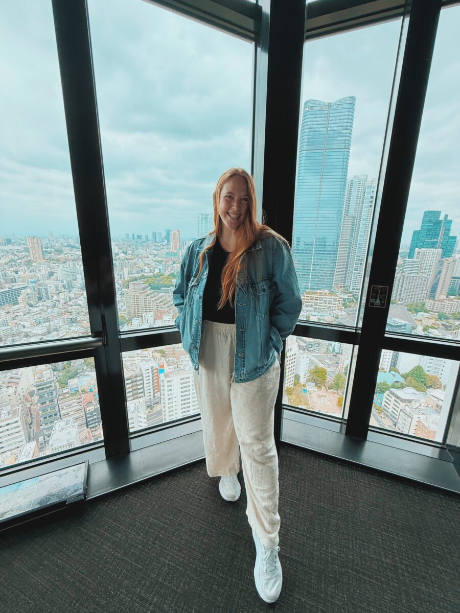 Asia cruise outfit idea for Tokyo, Japan with linen pants and denim jacket