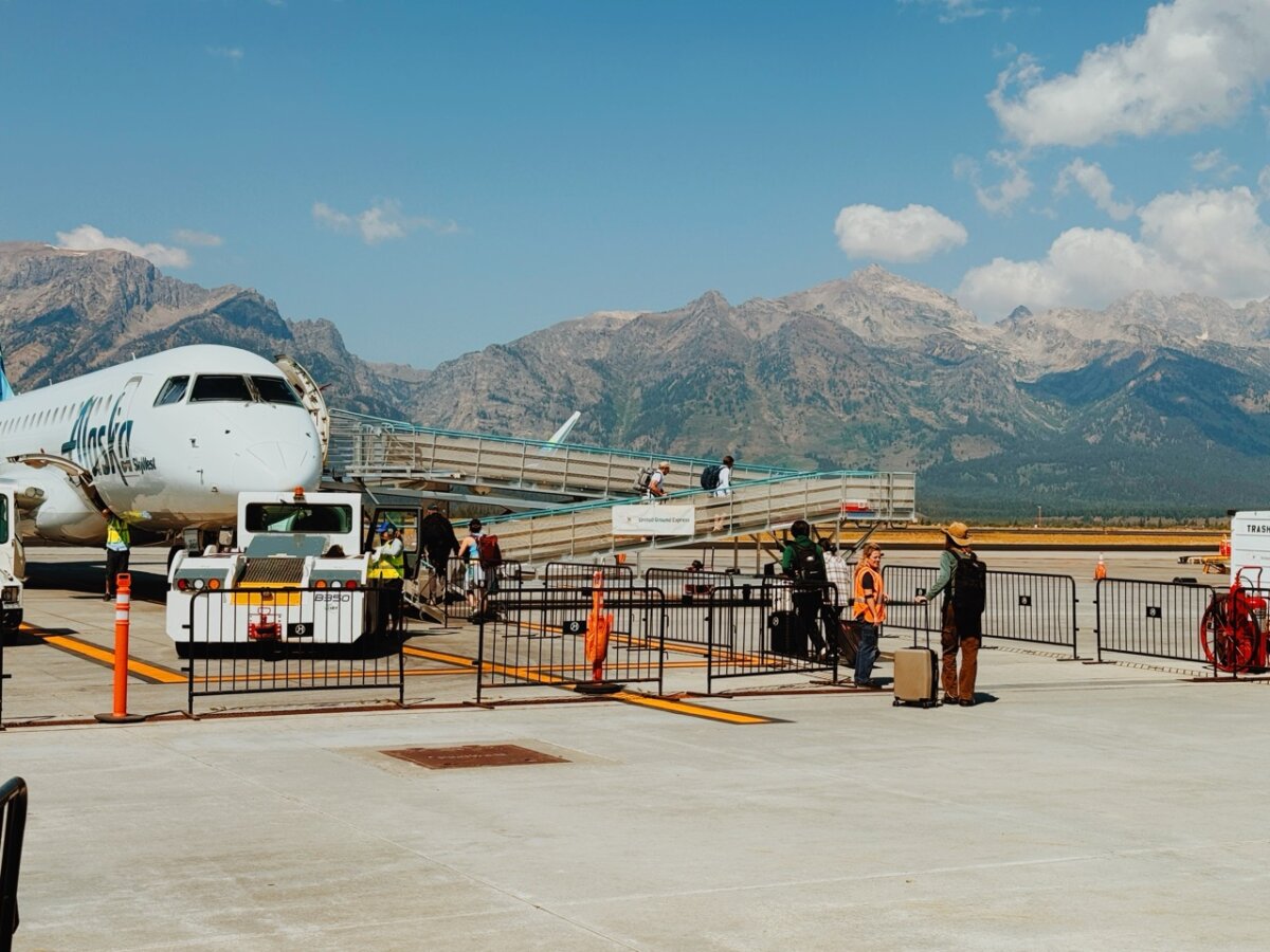 Alaska airplane landed at Jackson Hole Airport