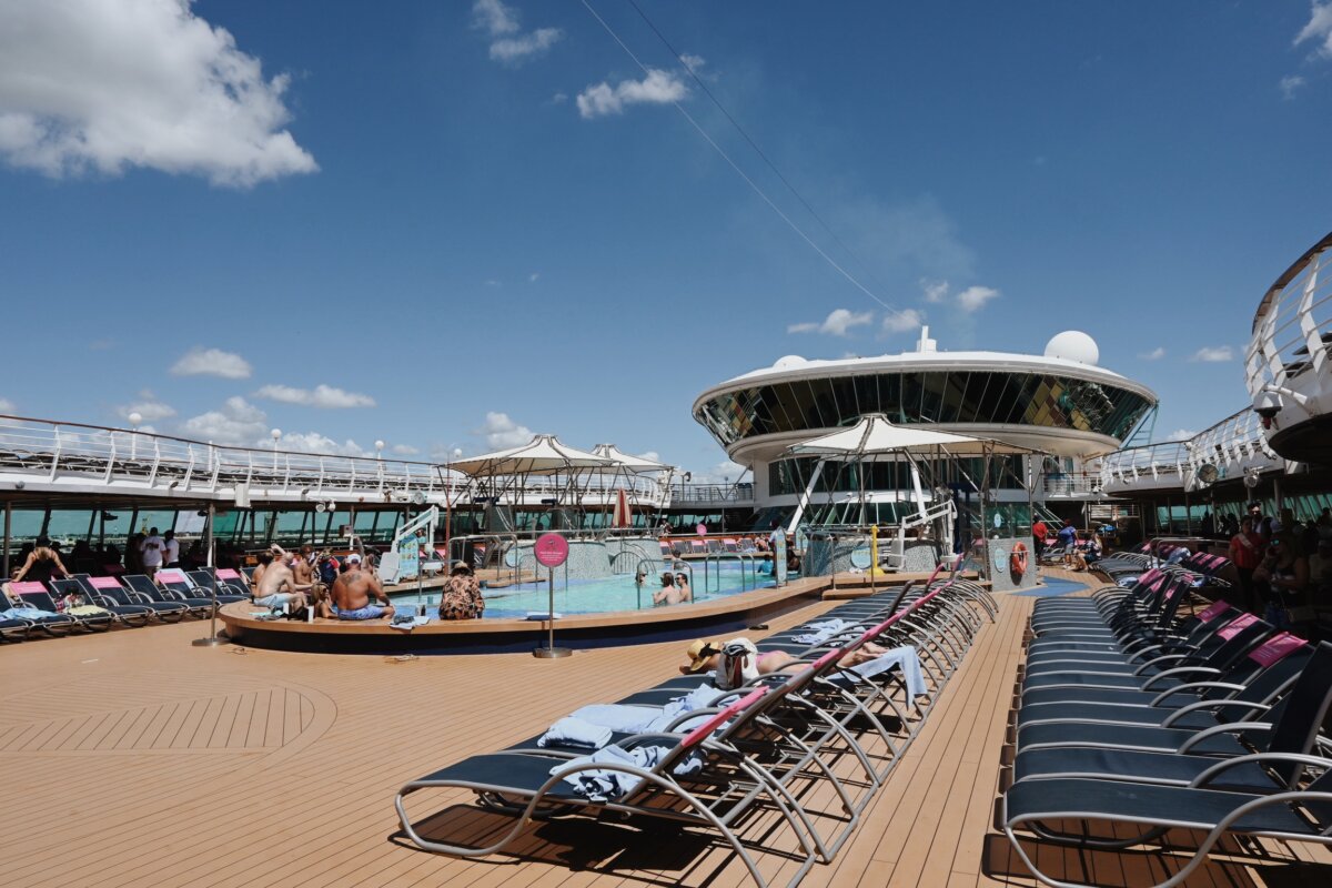 Grandeur of the Seas pool deck