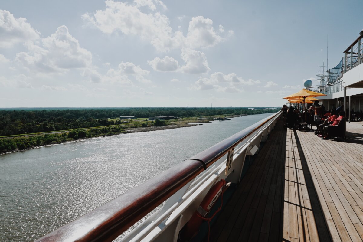 Sailing Mississippi River on cruise ship