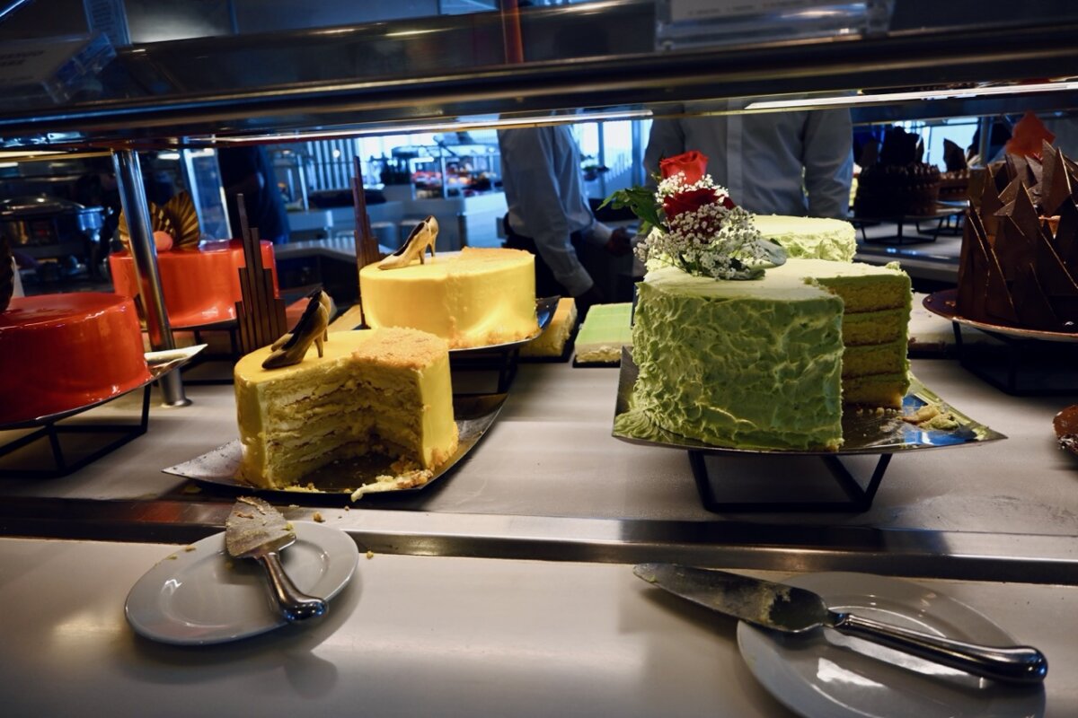 Celebrity Silhouette cake in Oceanview Cafe
