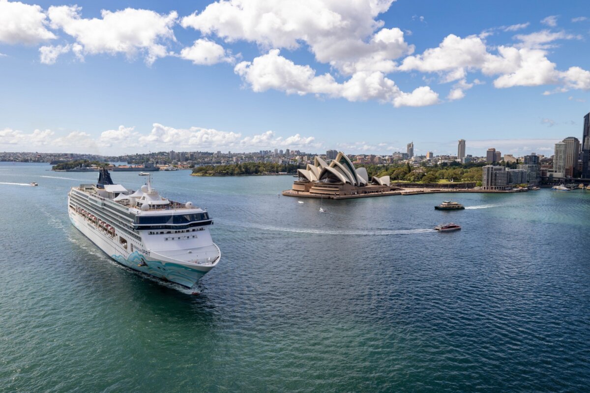Norwegian Spirit departing from Sydney, Australia