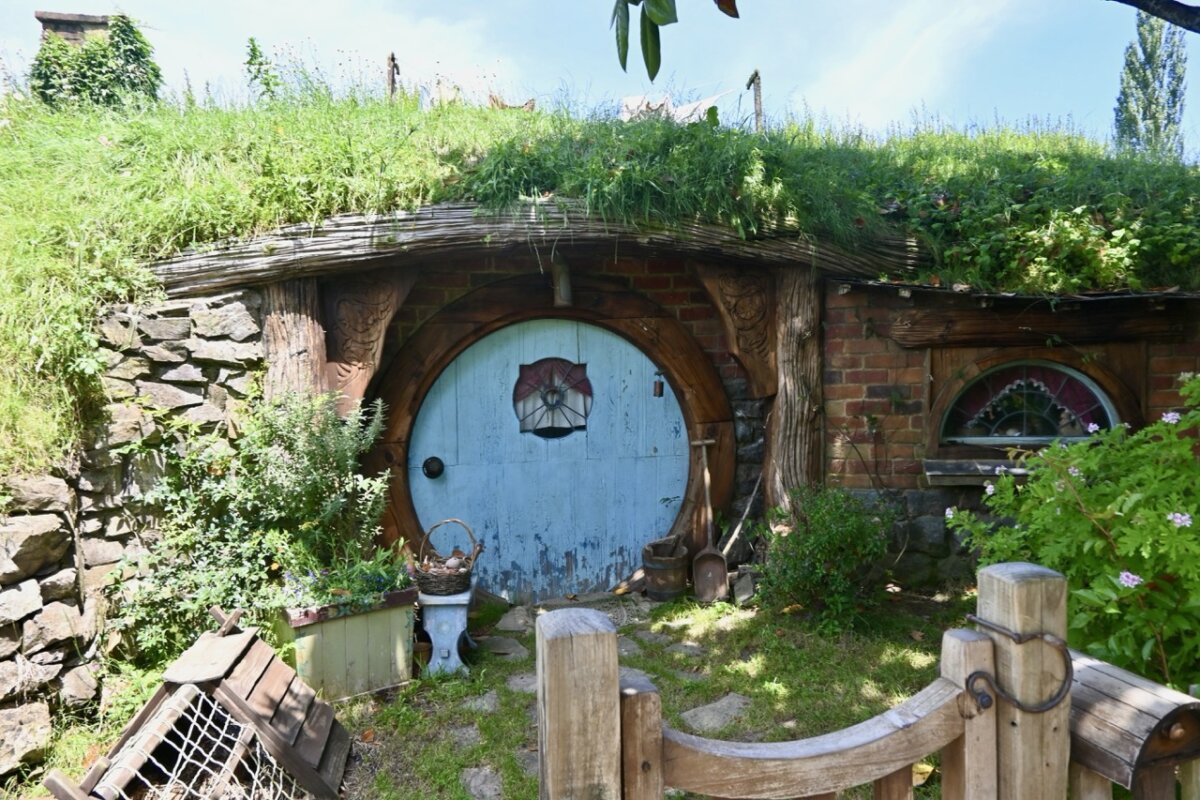 Hobbiton Movie Set homes