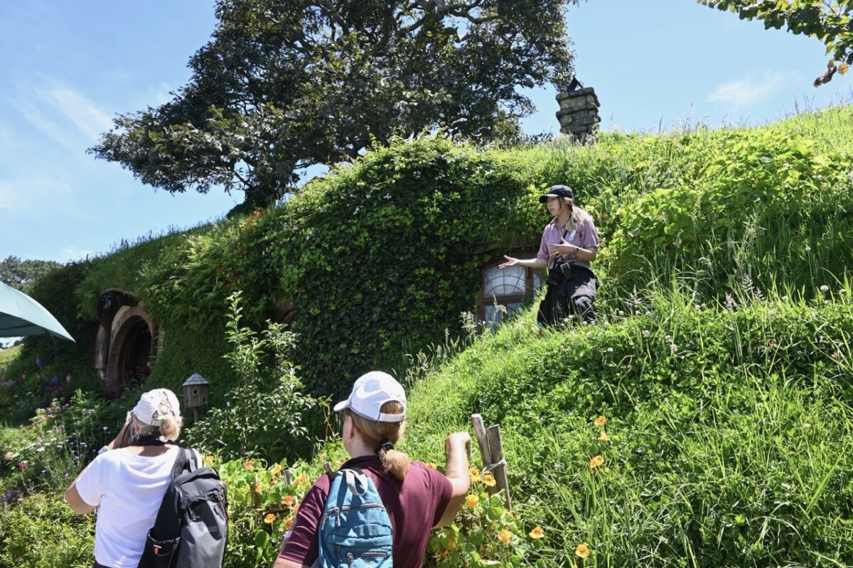 Hobbiton Tour Guide