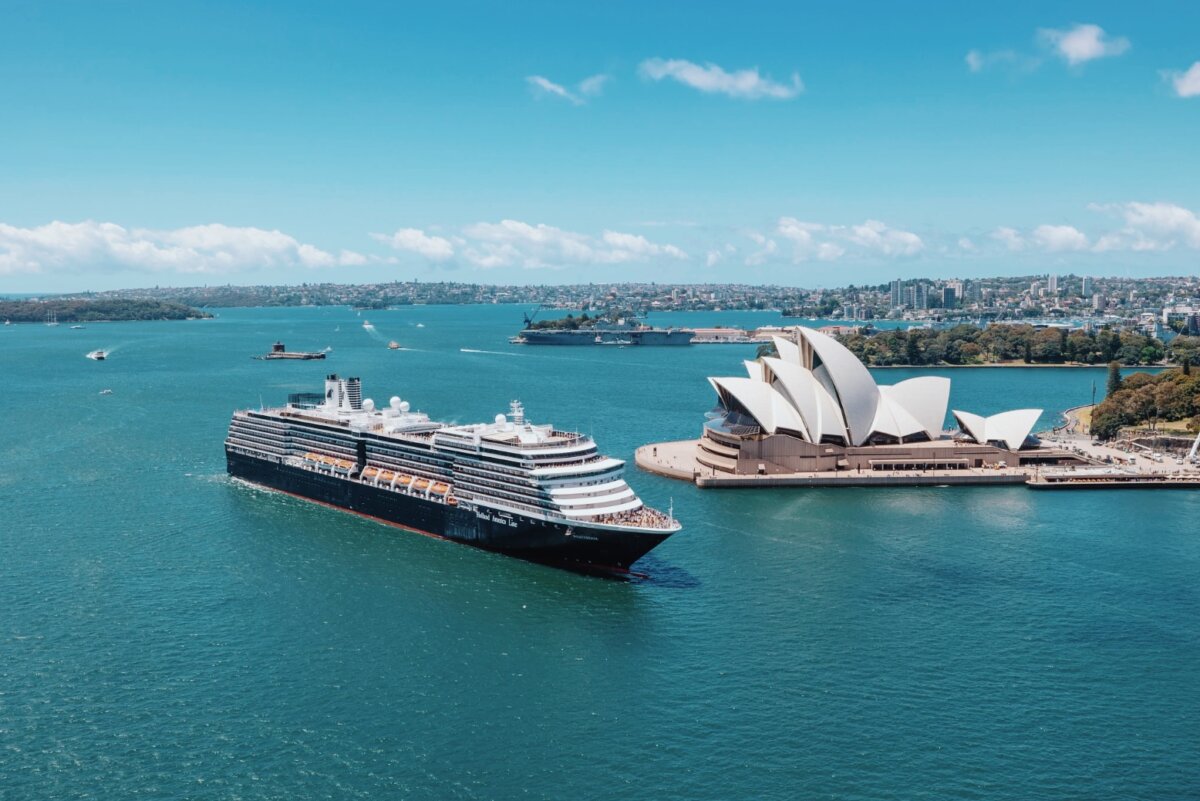 Holland America Cruise Ships by Age