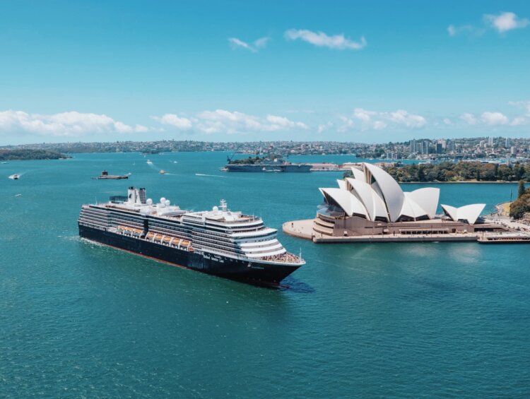 Holland America Cruise Ships by Age