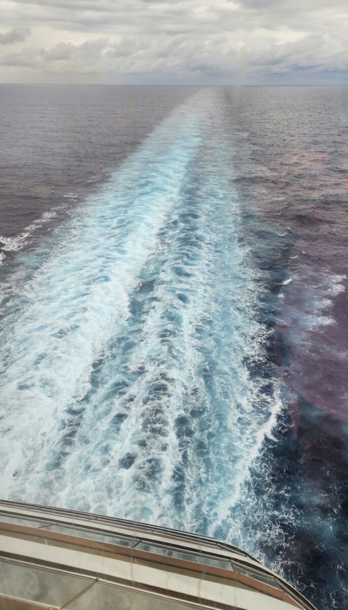 NCL Escape Wake Amid Engine Issues