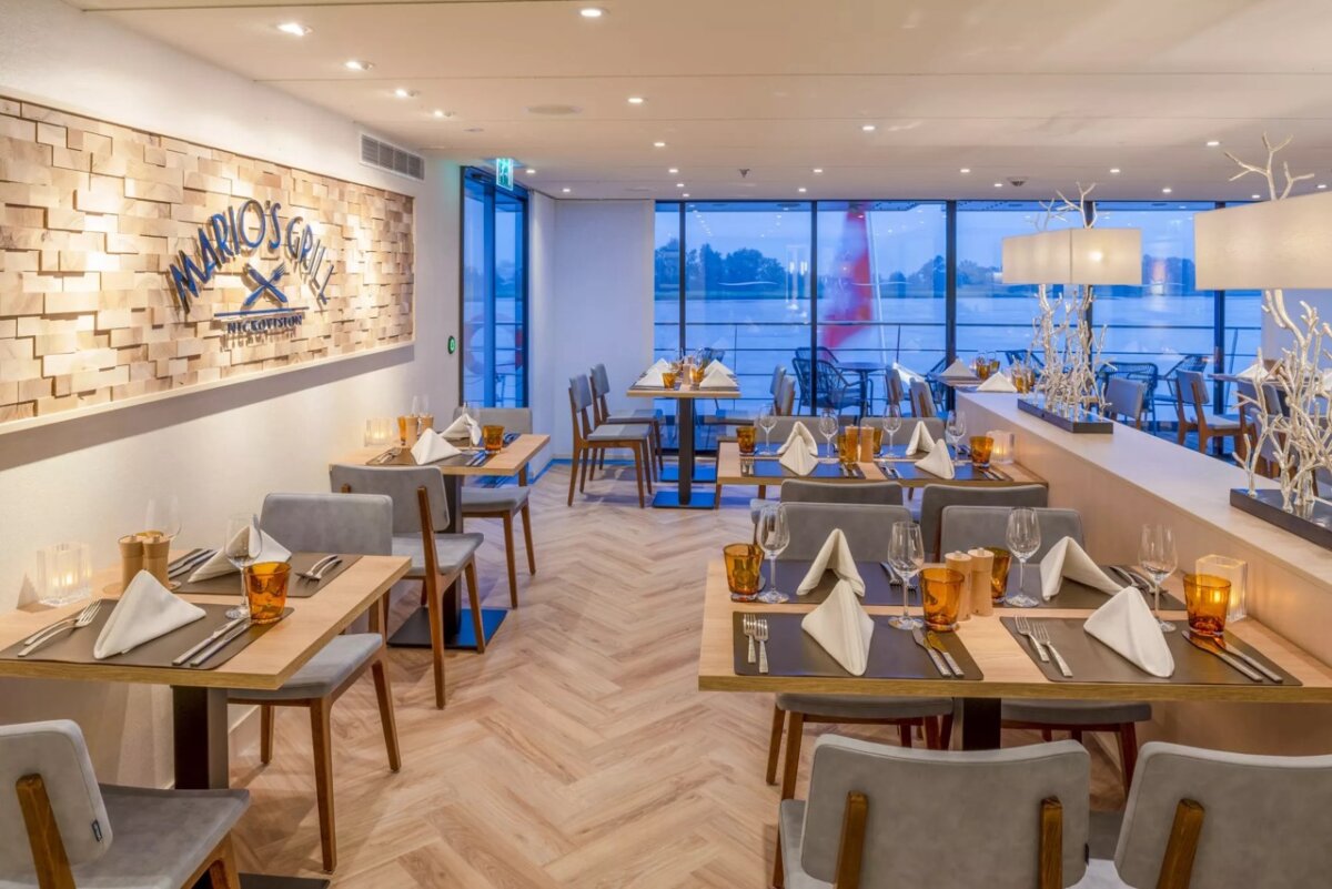 Nicko Vision River Cruise Ship Dining Room