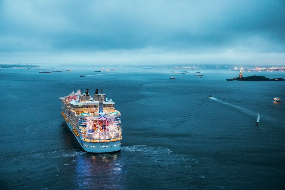 Oasis of the Seas sailing