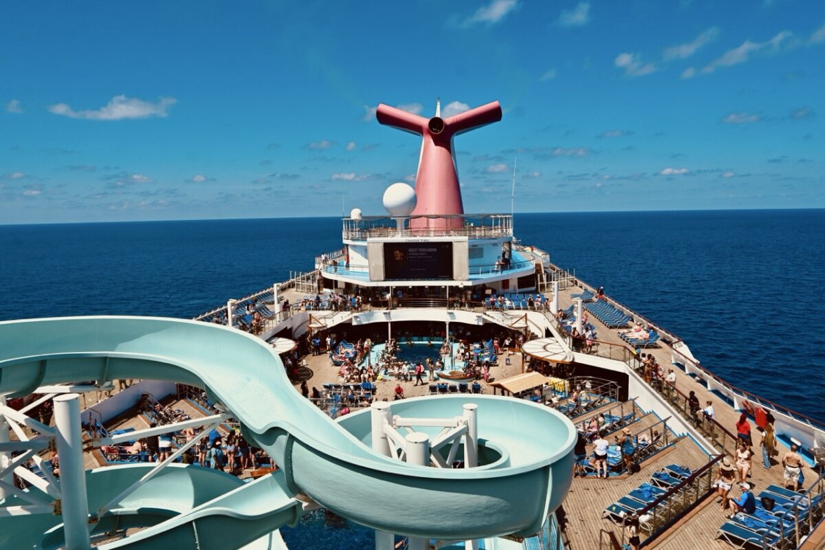Carnival Valor Pool Deck