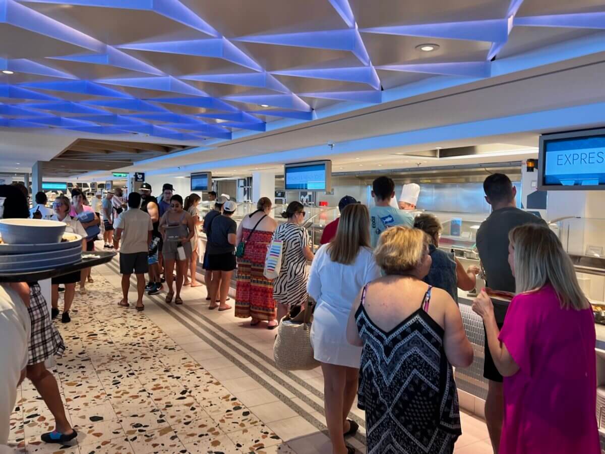Norwegian Viva Crowds