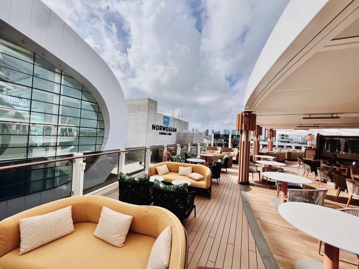 Norwegian Viva Bar