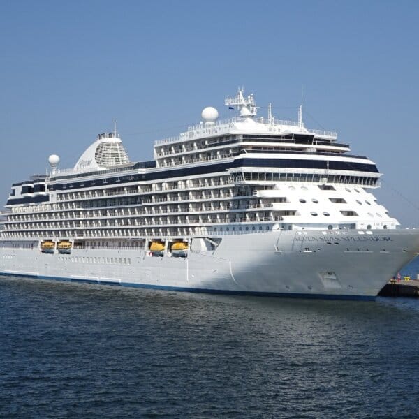 Regent Seven Seas Splendor at sea