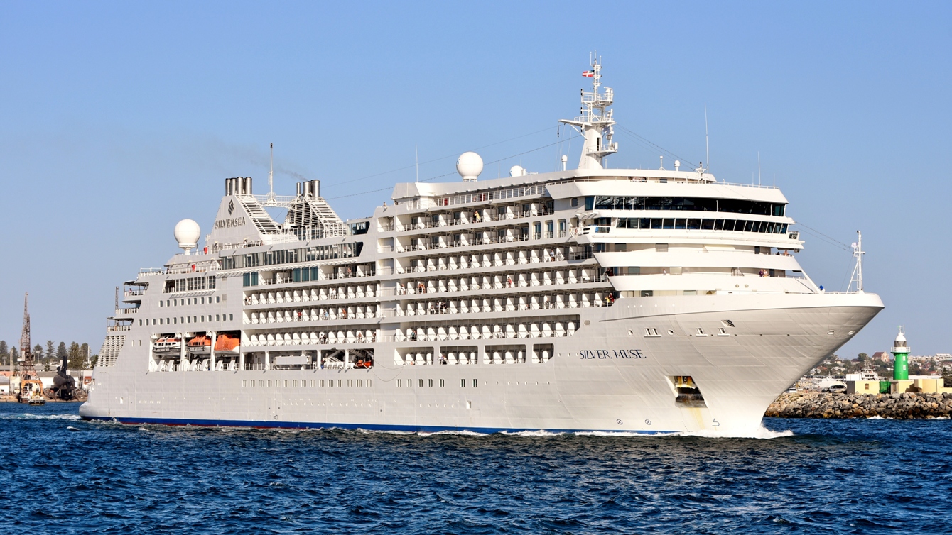 Silver Muse departing Fremantle