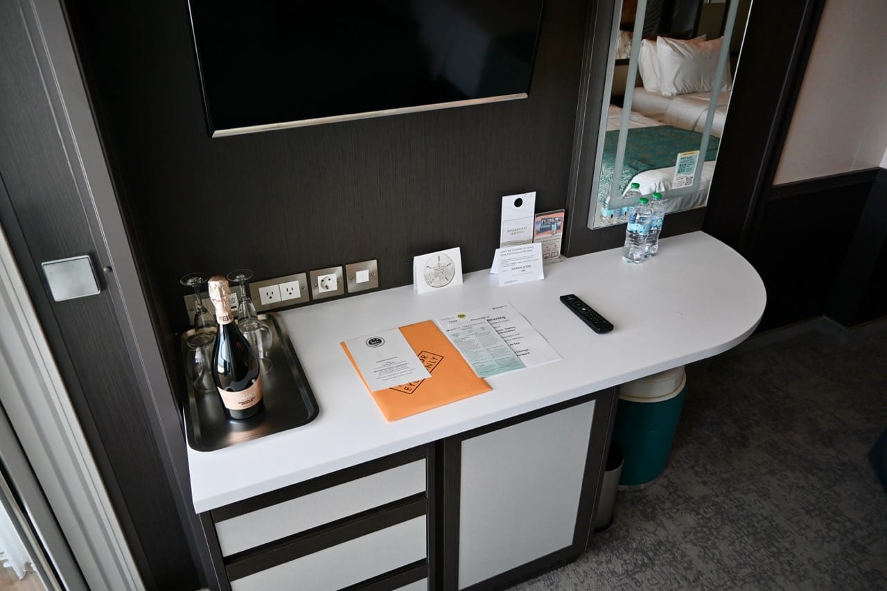 Norwegian Cruise Line Club Balcony Suite vanity