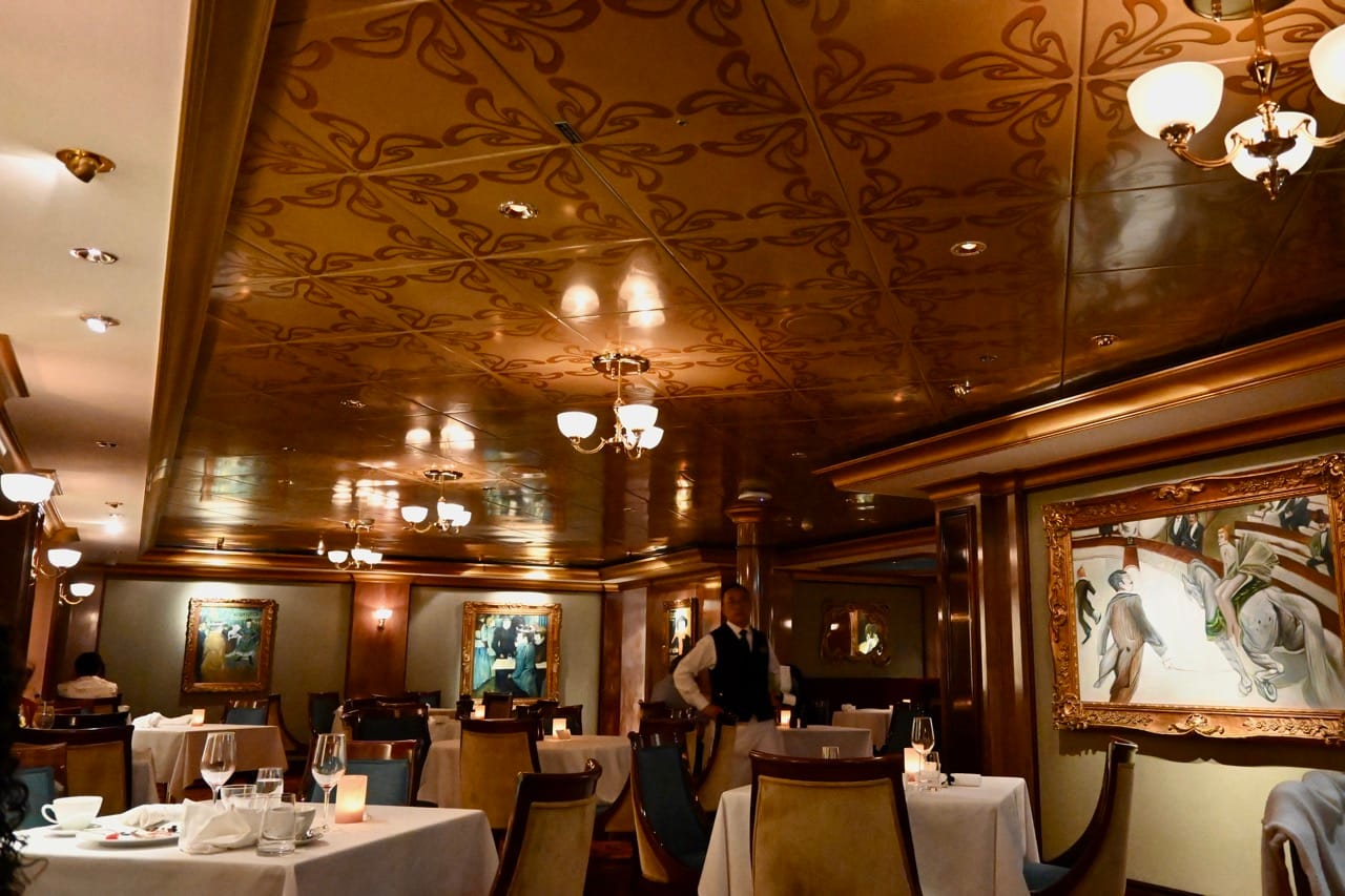 NCL Le Bistro Restaurant Ambiance