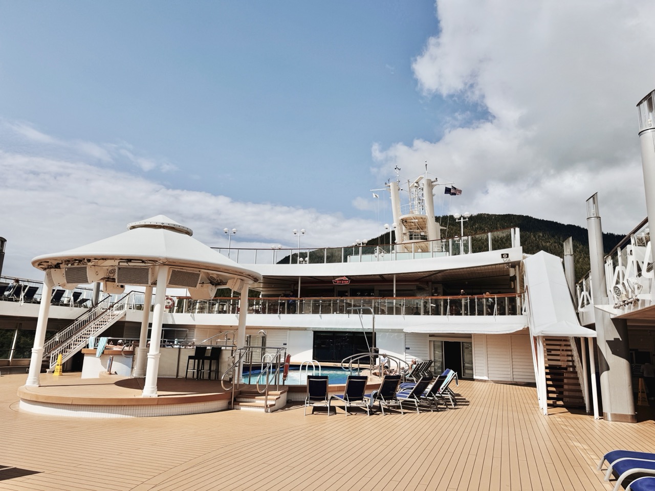 Norwegian Cruise Line NCL Jewel Pool Deck