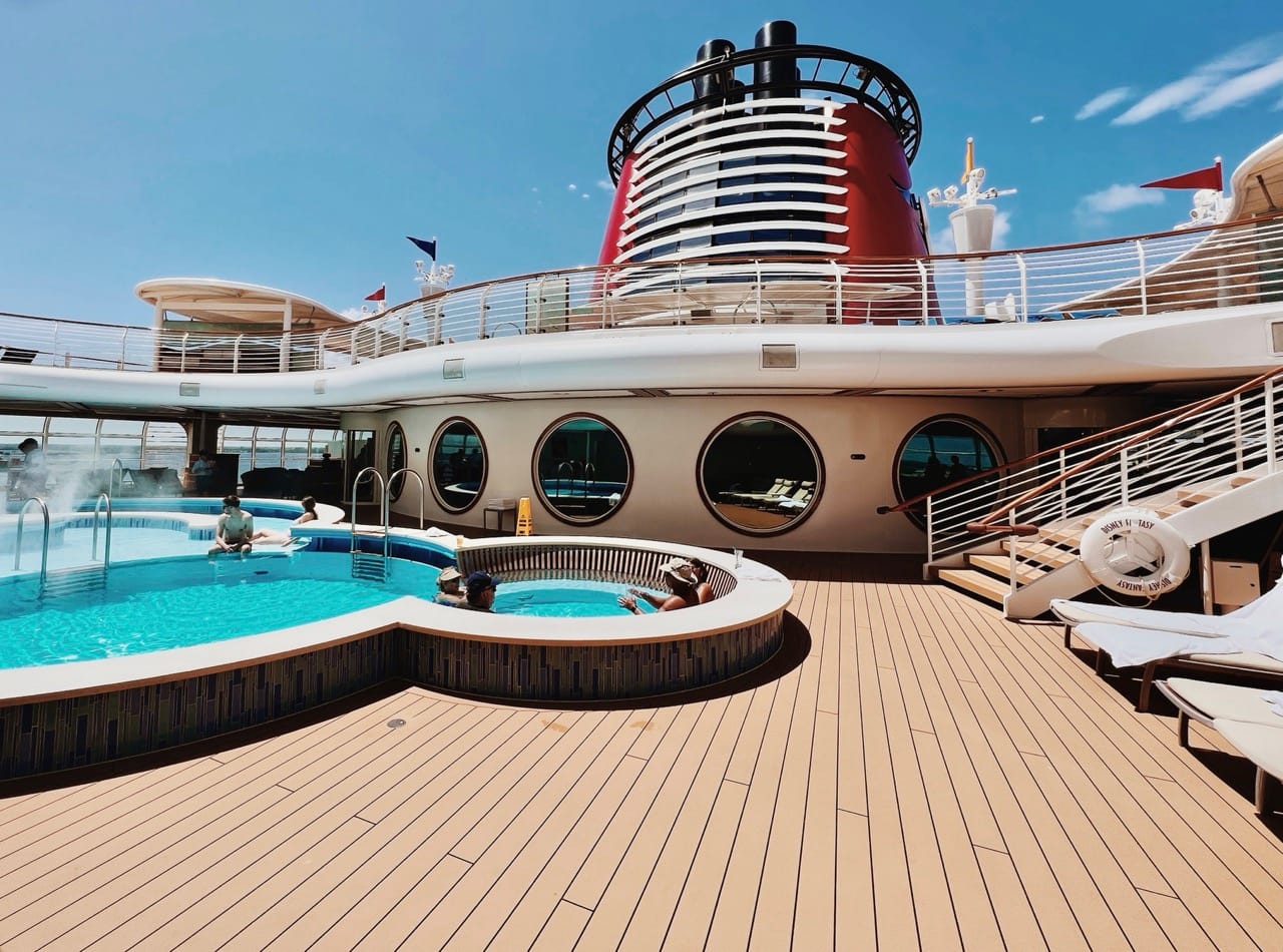 Disney Fantasy Quiet Cove Pool