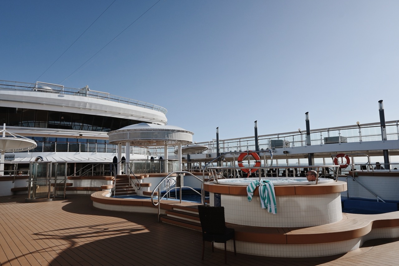 Norwegian Star Pool Deck
