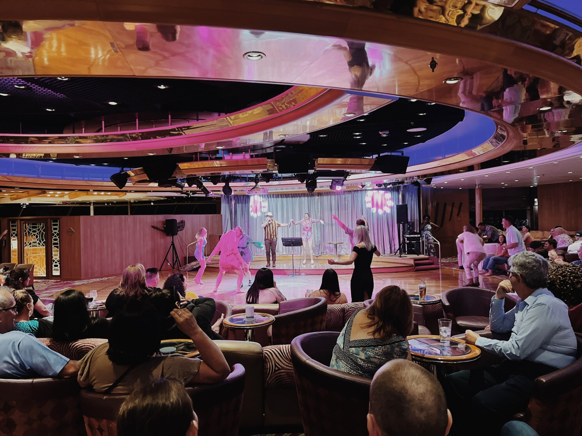 RCL Grandeur of the Seas entertainment